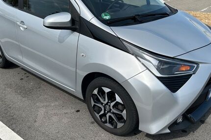 Toyota Aygo (X) 121.000 km 8.500 &euro; Vettweiß 52391