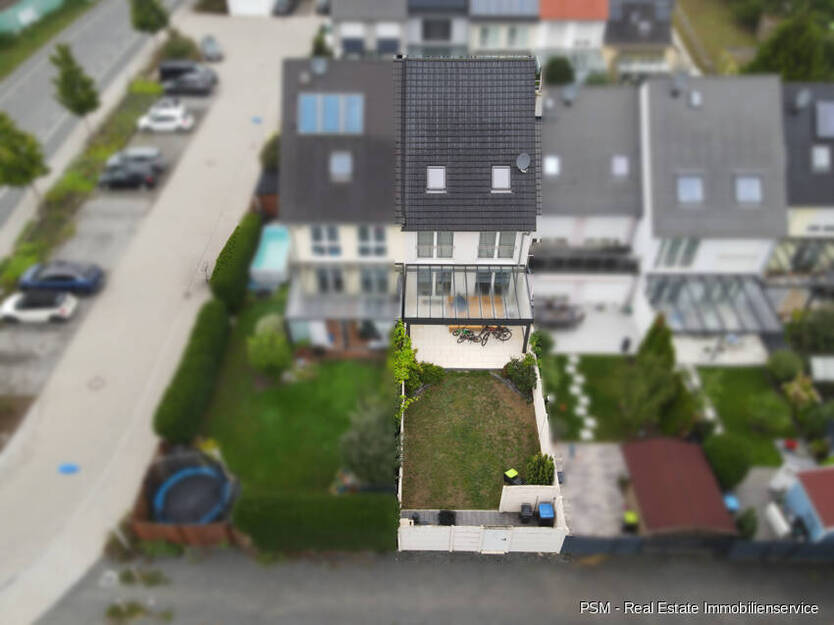 Familientraum: Modernes Zuhause mit Dachstudio & sonnigem Garten