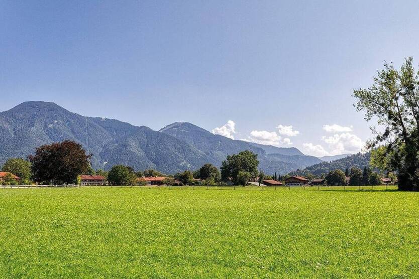 Weitläufige GARTENWohnung mit freiem Bergpanorama in bester Lage von Rottach-Egern, 5 Min. zum See