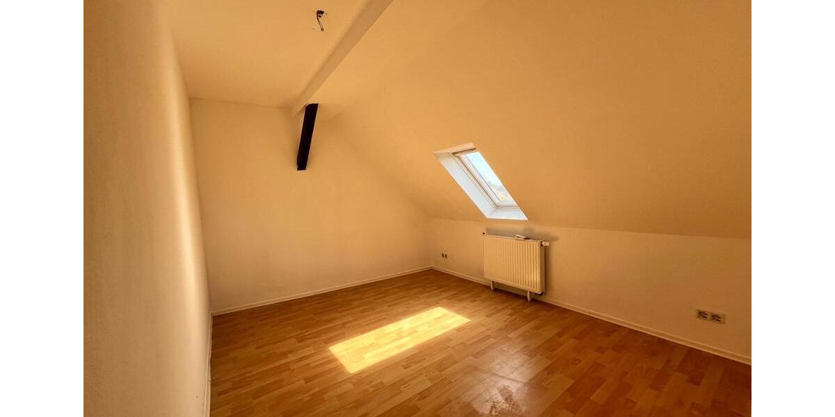 Dachgeschoßwohnung Bitterfeld-Wolfen Bitterfeld - 3 Zimmer, 75 m&sup2;, 550&euro; | Angebot:26337106