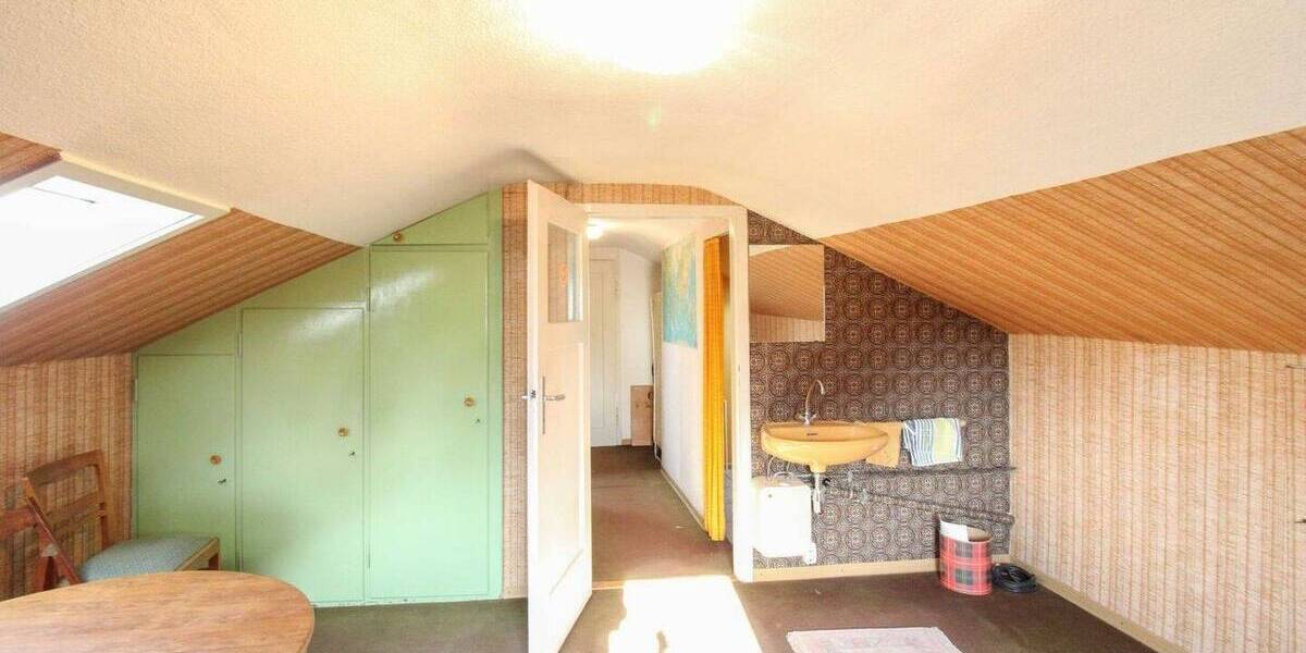 Familienfreundliches Reihenendhaus mit zwei Wohneinheiten in ruhiger Lage von Zuffenhausen- Erbpacht 6 zimmer