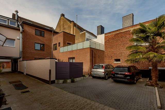 Haus zum Kaufen in Neuss 1.850.000 € 705 m²