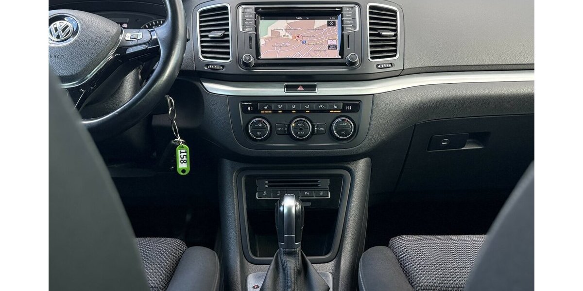 VW Sharan 2.0 TDI Comfortline 7.SITZ/NAVI/SHZ/DSG 107.728 km 21.800 &euro; Villingen-Schwenningen 78054