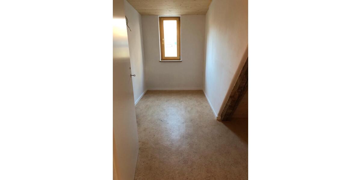 Dachgeschoßwohnung Weinsberg - 4 Zimmer, 120 m&sup2;, 1.600&euro; | Angebot:26254420
