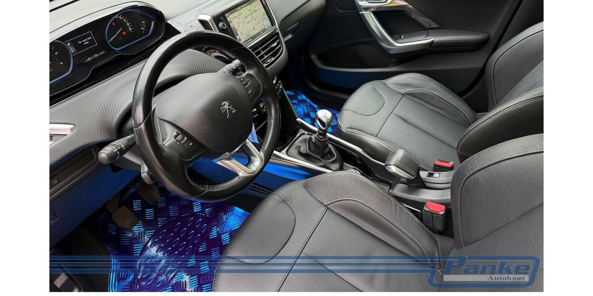 Peugeot 2008 Allure*Pano*Leder*R-Cam*Navi*SHZ*LED*USB* 81.293 km 10.890 &euro; Berlin 13187