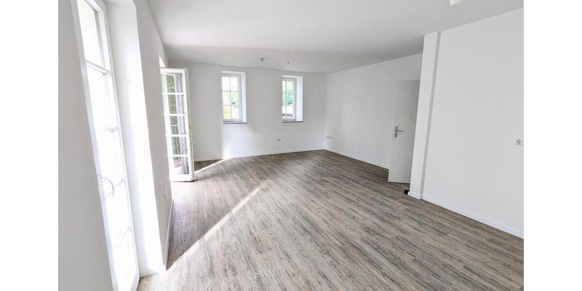 Etagenwohnung Neuental - 4 Zimmer, 100 m&sup2;, 990&euro; | Angebot:26305409
