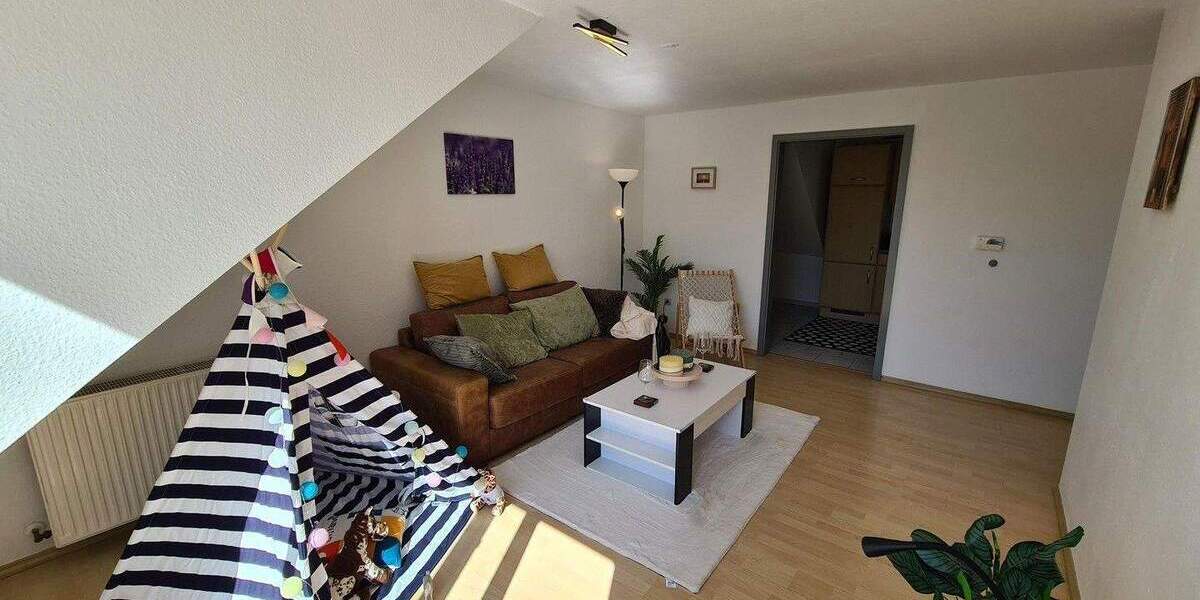 RESERVIERT Charmante Dachgeschosswohnung mit Einbauküche - sofort verfügbar! 2 zimmer