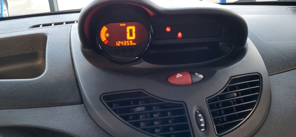 Renault Twingo 128.000 km 2.900 &euro; Bremen 28211