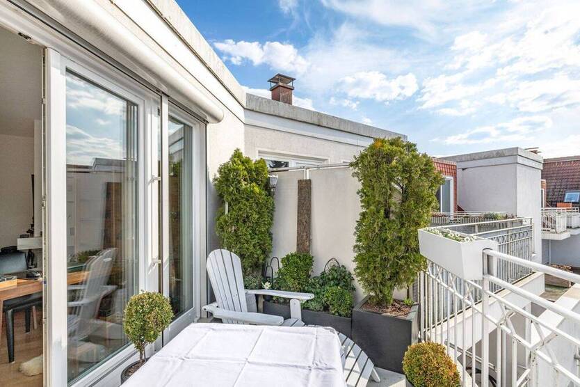 Frisch renoviert mit Dachterrasse, Kamin und Aufzug