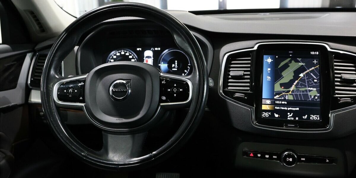 Volvo XC90 T8 P-HEV AWD EXPRESSION R-DESIGN / 7-SITZER 143.000 km 38.444 &euro; Hamm 59077