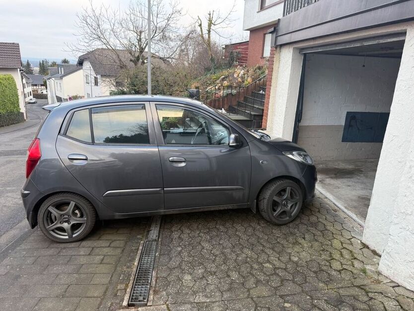i10