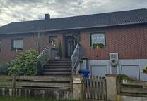 Ruhig gelegenes attraktives Einfamilienhaus mit großem Garten