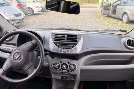 Nissan Pixo 22.000 km 3.333 &euro; Dresden 01157