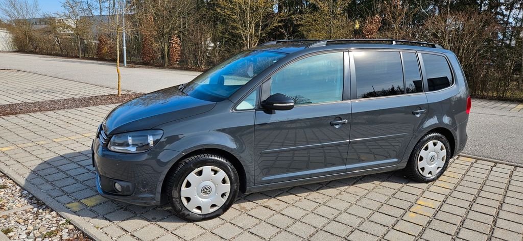 VW Touran 241.200 km 6.900 &euro; Kraiburg 84559