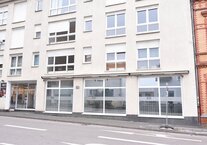 Moderne helle Büro Praxis Ladenfläche Erdgeschoß mit 4 TG Plätzen und Top Verkehrsanbindung