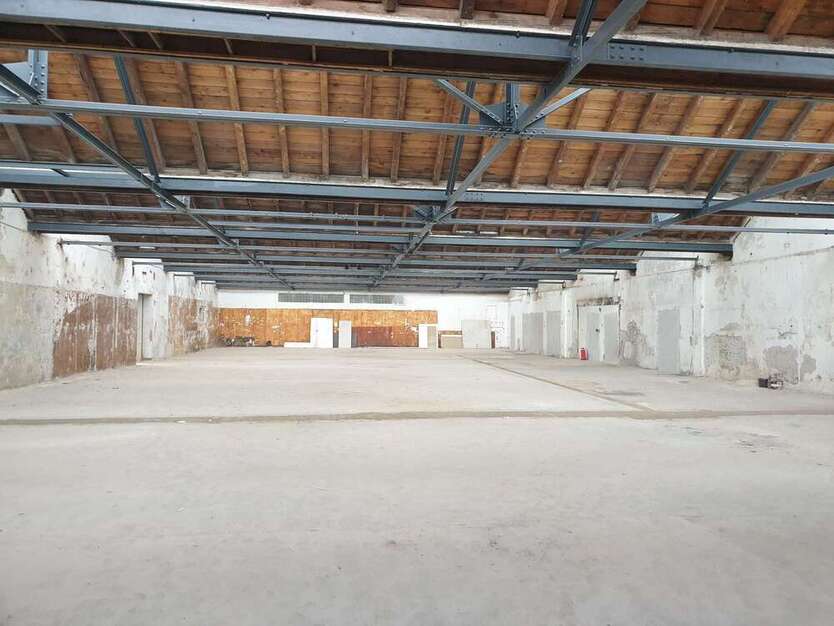 Halle in Wuppertal 8.071 € 2306 m²