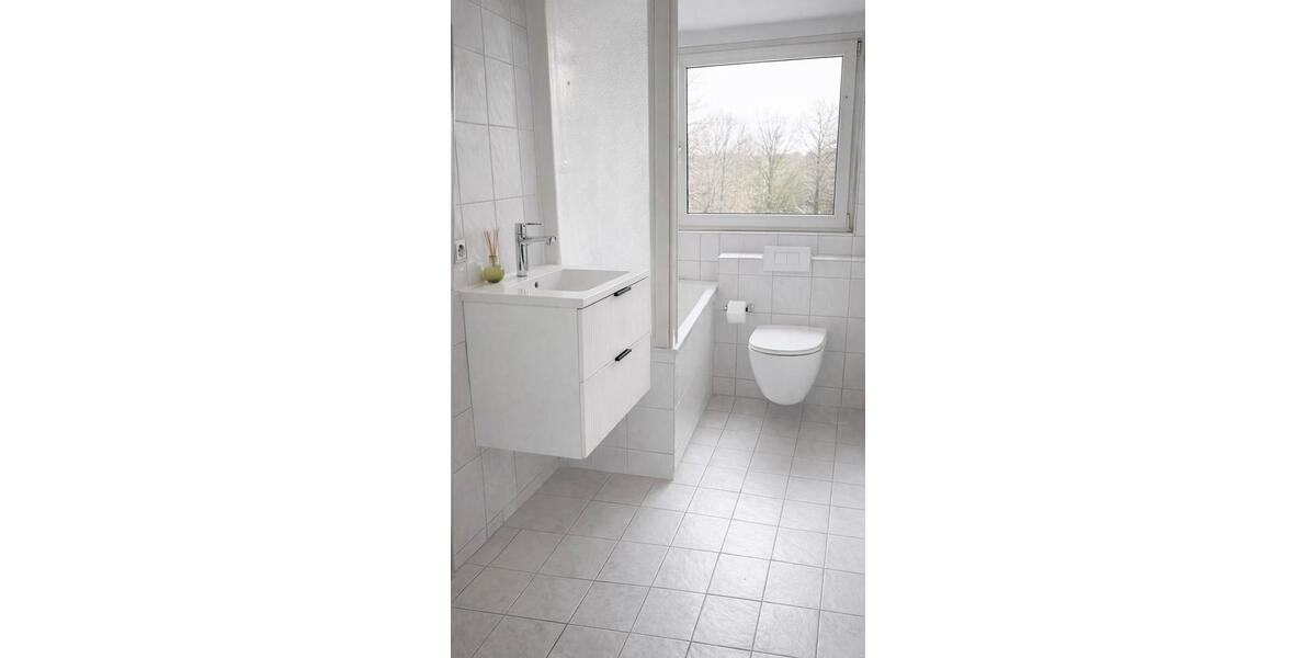 Etagenwohnung Niederwerrn - 3 Zimmer, 80 m&sup2;, 800&euro; | Angebot:25303508