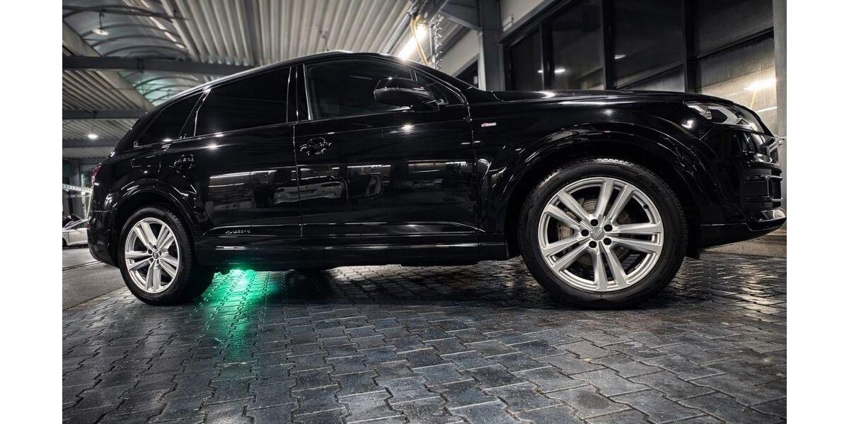 Audi Q7 150.000 km 33.900 &euro; Duisburg 47166
