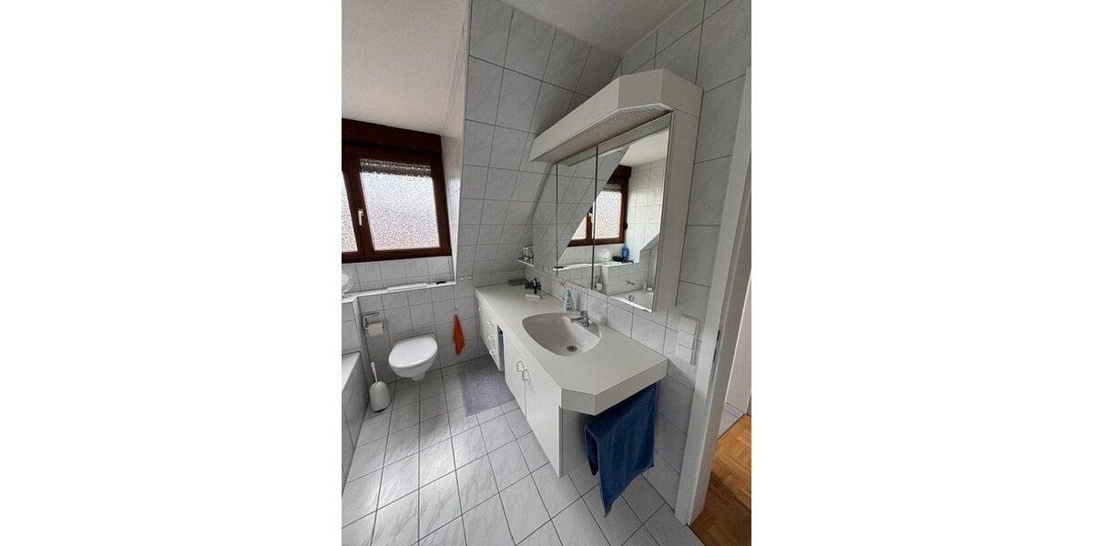 Dachgeschoßwohnung Weinstadt - 3 Zimmer, 114 m&sup2;, 475.000&euro; | Angebot:26678709