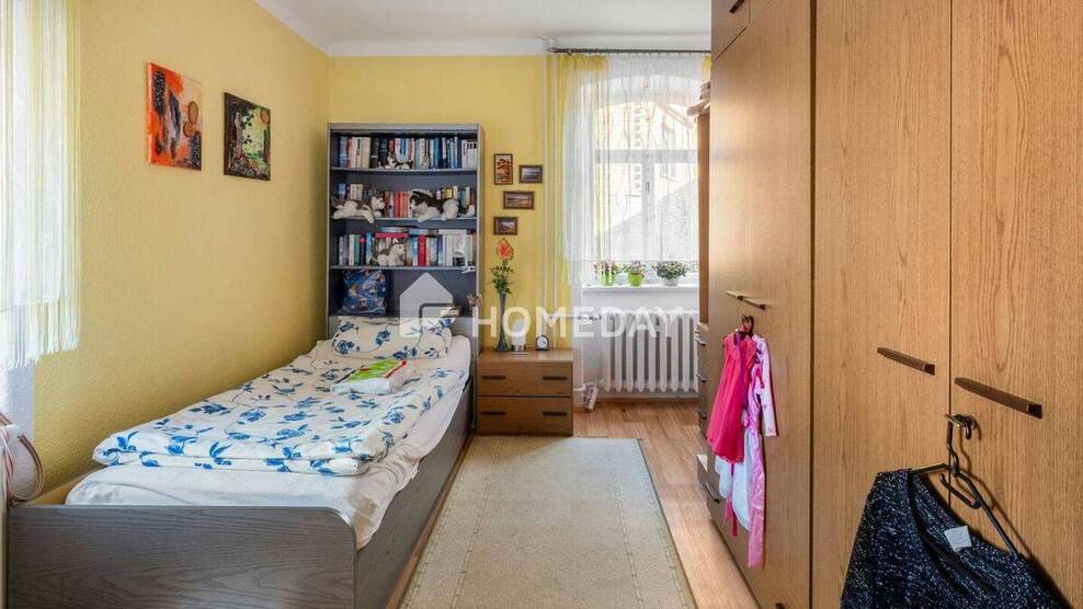 Viel Platz & Potenzial: EFH mit 8 Zimmern, Innenhof & Nebengelass auf großem Grundstück 8 zimmer