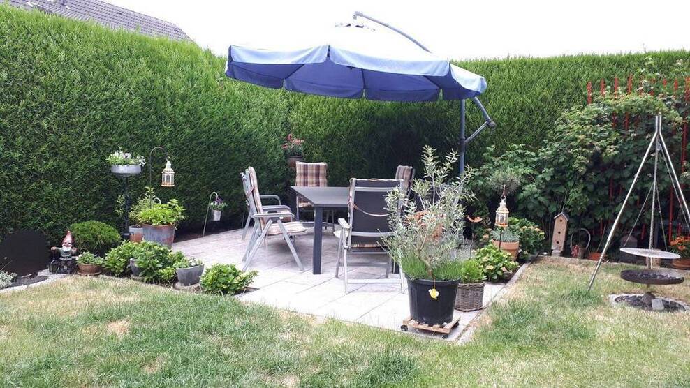 Gepflegte, gut geschnittene 4 Zi.-EG-Wohnung mit Balkon, Garten, Garage u. PV in Erftstadt-K.