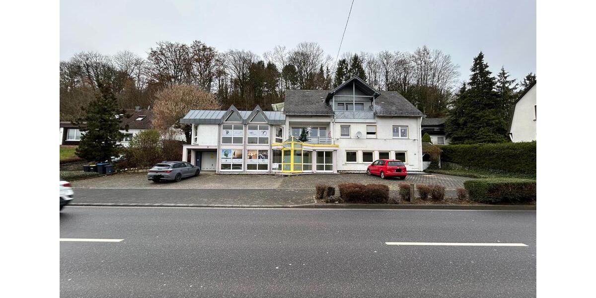 Wohn - Geschäftshaus in Aull 3 Einheiten Lahnblick 12 zimmer