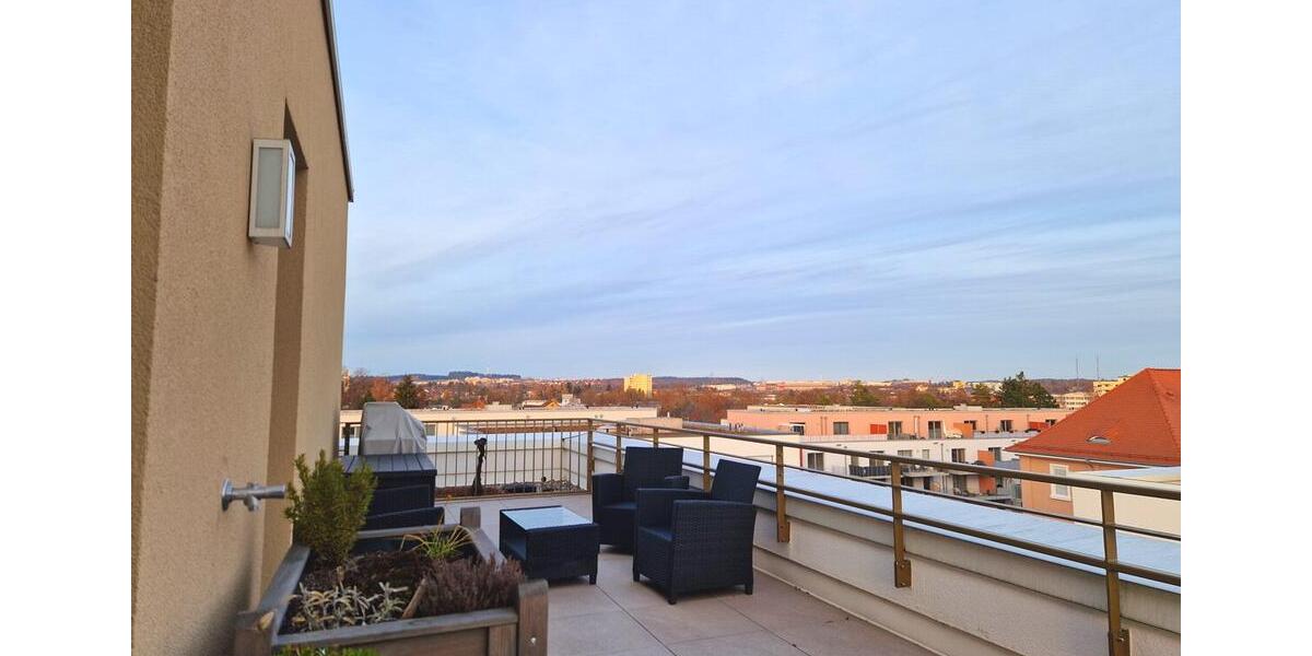 3-Zi. Wohnung mit großer Dachterrasse, Einbauküche, 2 TG-Stellplätzen 3 zimmer