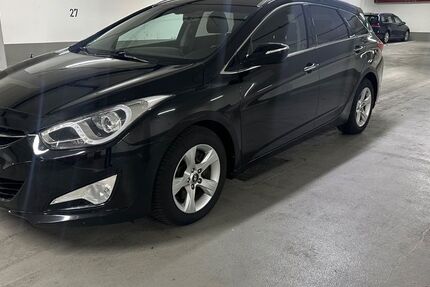 Hyundai i40 125.548 km 7.990 &euro; München 81929