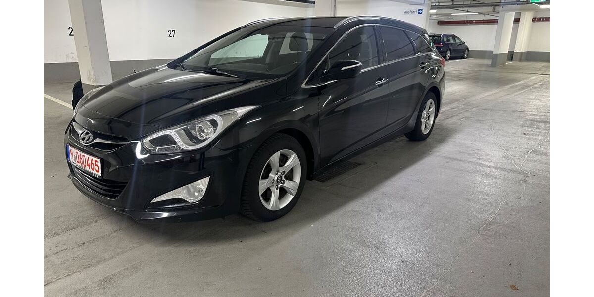 Hyundai i40 125.548 km 8.690 € München 81929