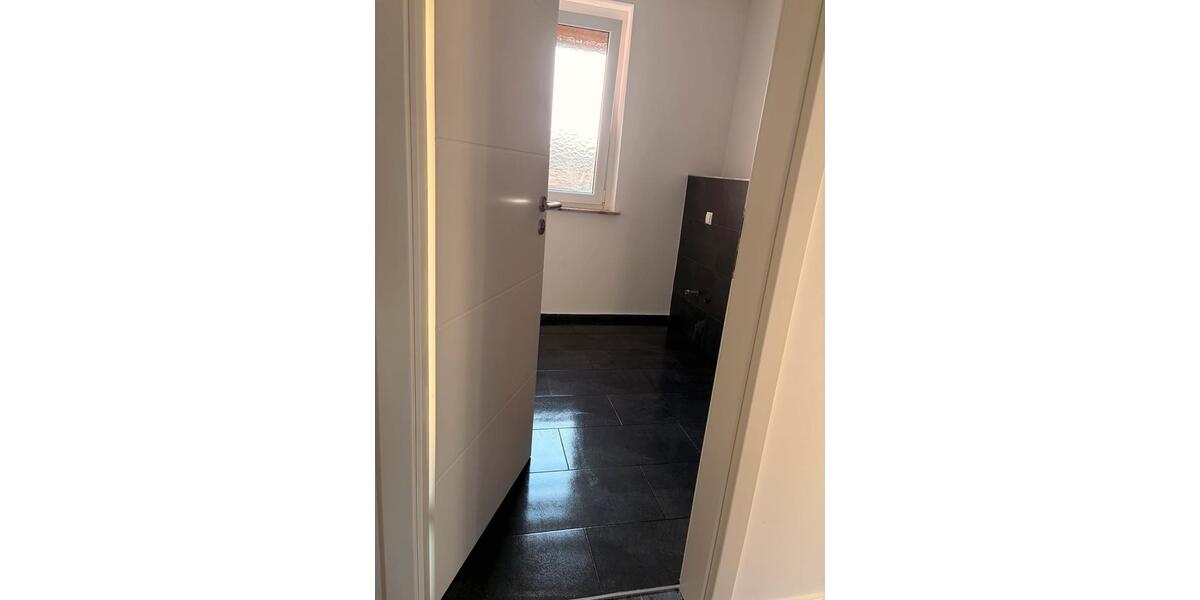 Sanierte Haushälfte mit Garten zu vermieten 3 zimmer