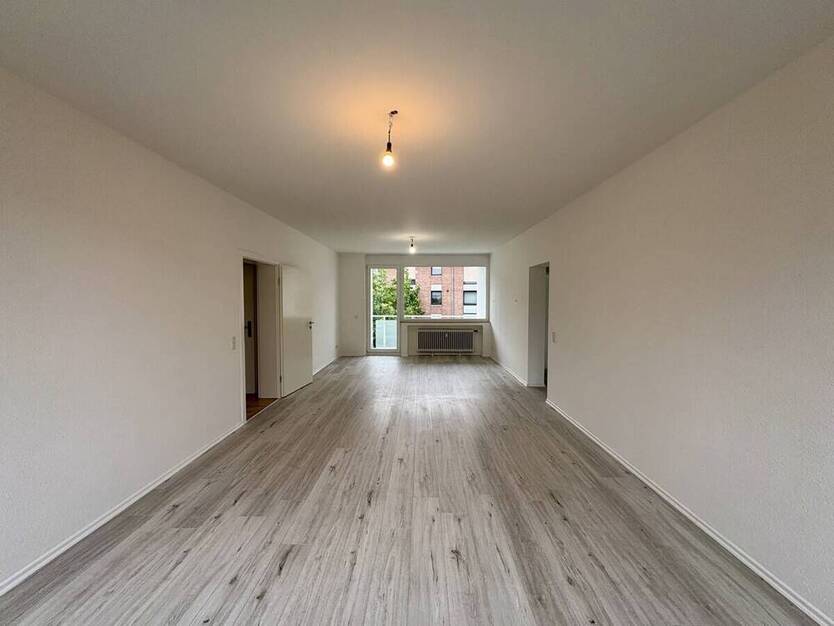 Modernisierte 3-Zimmer-Wohnung mit Balkon in zentraler Lage von Krefeld-Hüls