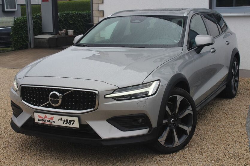 Volvo V60 Cross Country 57.000 km 35.800 € Königsbrunn 86343