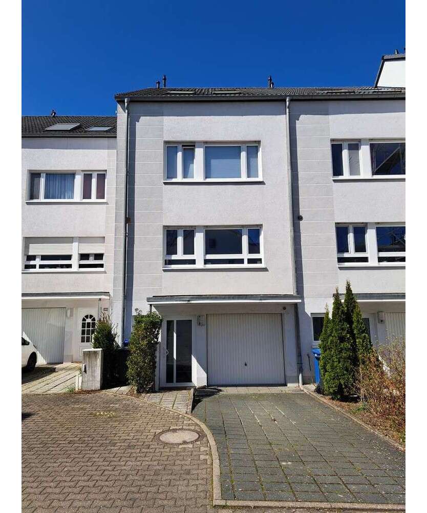 Haus zum Mieten in Hofheim 2.550 € 158 m²
