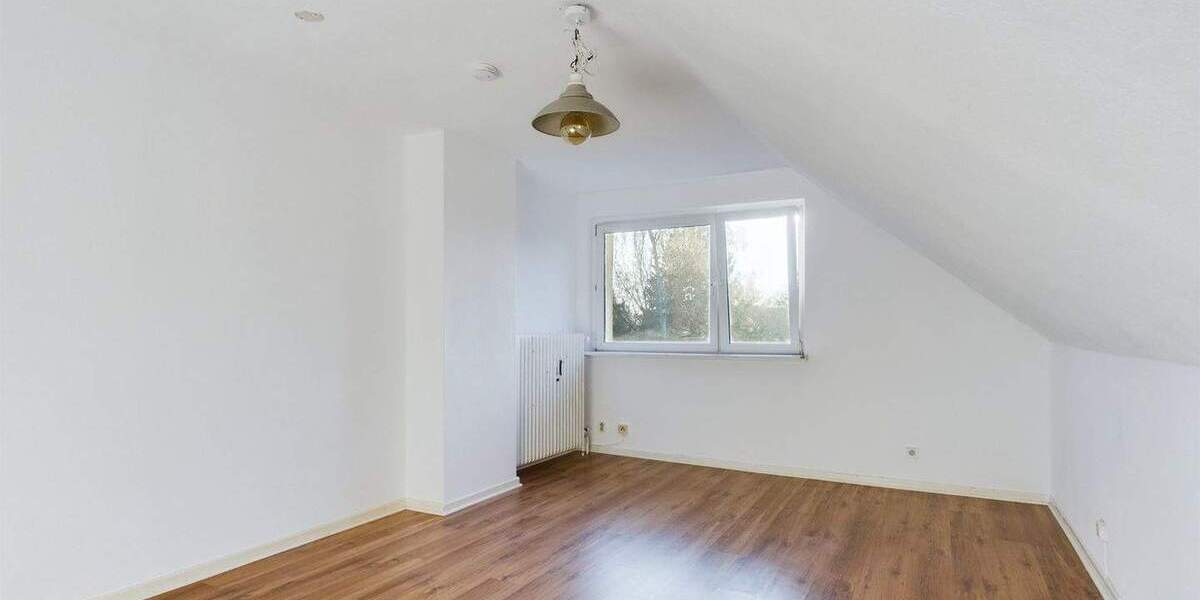 St. Gertrud - Karlshof: Gemütliche DG Wohnung in kleinem Mehrfamilienhaus - optional mit Stellplatz 3 zimmer