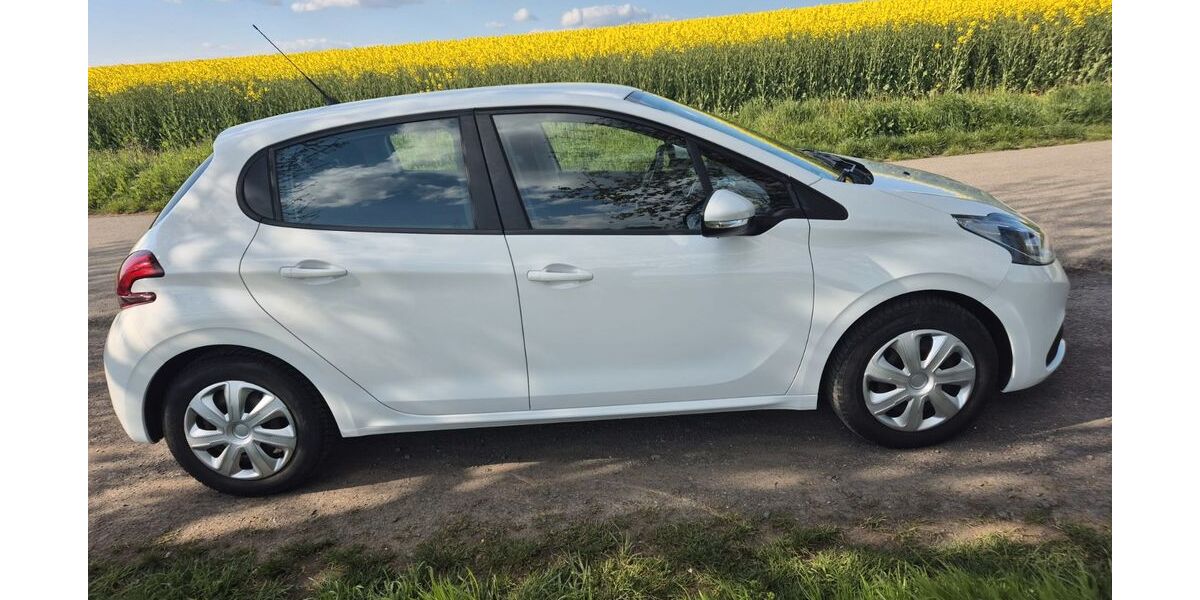 Peugeot 208 116.000 km 5.900 &euro; Nastätten 56355