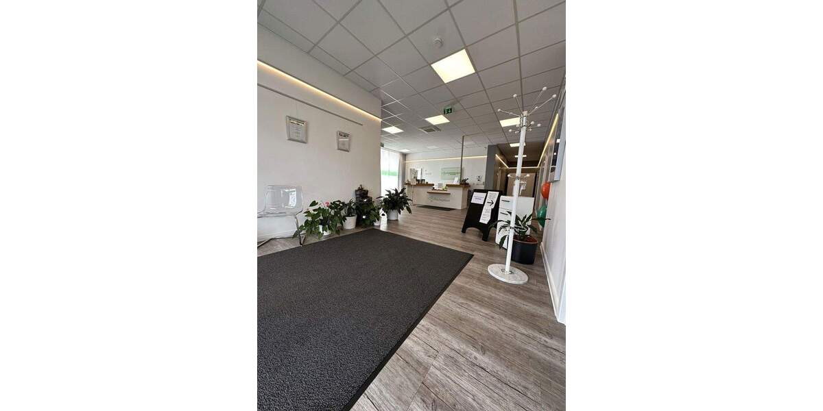 Ladenlokal im Erdgeschoss mit großer Schaufensterfront in Dietzenbach zimmer