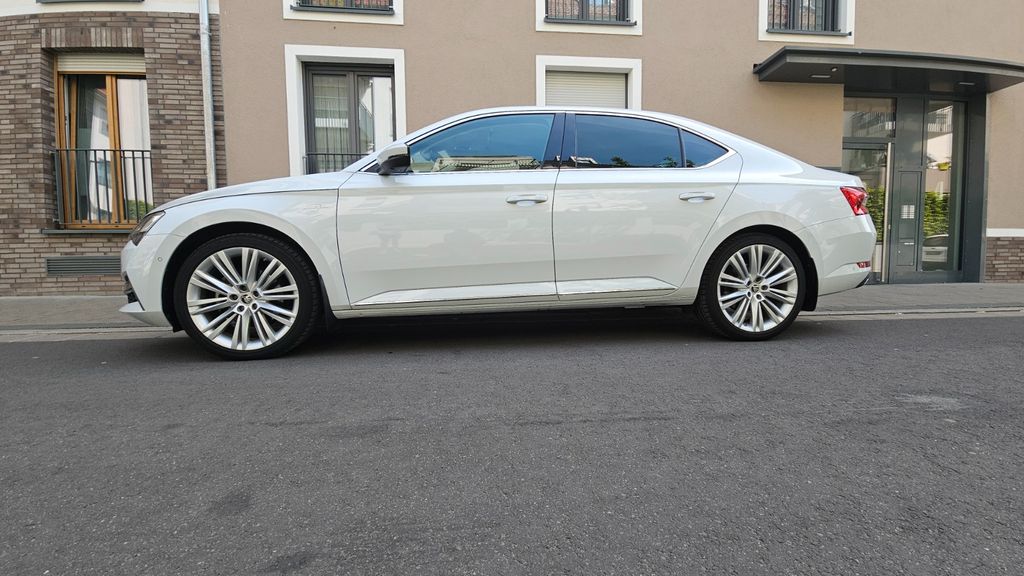 Skoda Superb 28.453 km 32.900 &euro; Hanau 63450
