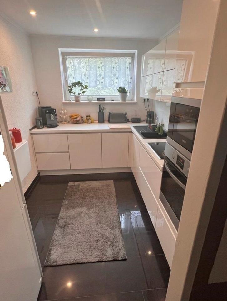 Vollständig renovierte 3-Zimmer-Wohnung mit EBK, ohne Provision