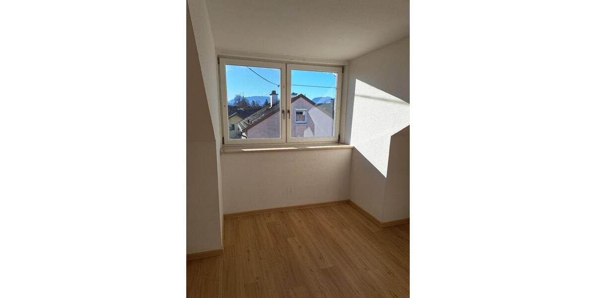 Dachgeschoßwohnung Freilassing - 2 Zimmer, 46 m&sup2;, 500&euro; | Angebot:26462934