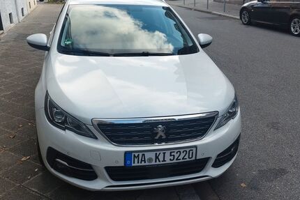 Peugeot 308 82.000 km 12.999 &euro; Mannheim 68199
