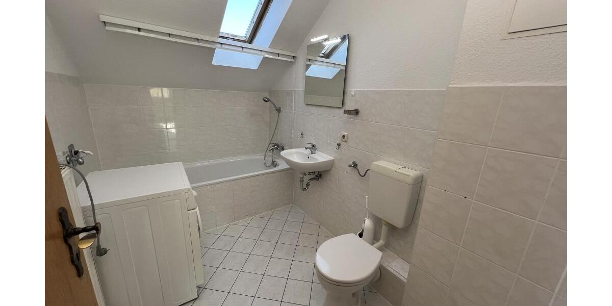 Wohnen mit Wohlfühlfaktor! Charmante 3-Raum-DG-Wohnung in Gera-Pforten mit Küchenzeile - Dachgeschoßwohnung Gera Ostviertel | Angebot:26335228