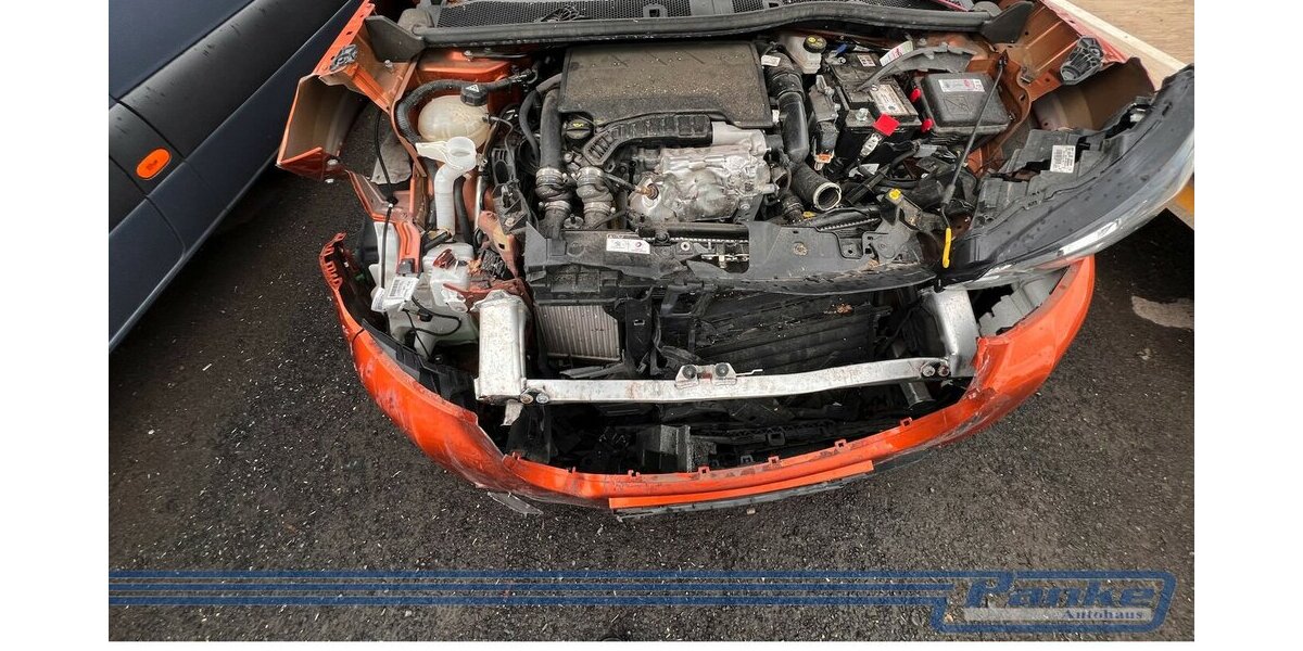 Peugeot 2008 1.2 PureTech 100 Active Pack*Unfall* 21.200 km 6.380 &euro; Berlin 13187