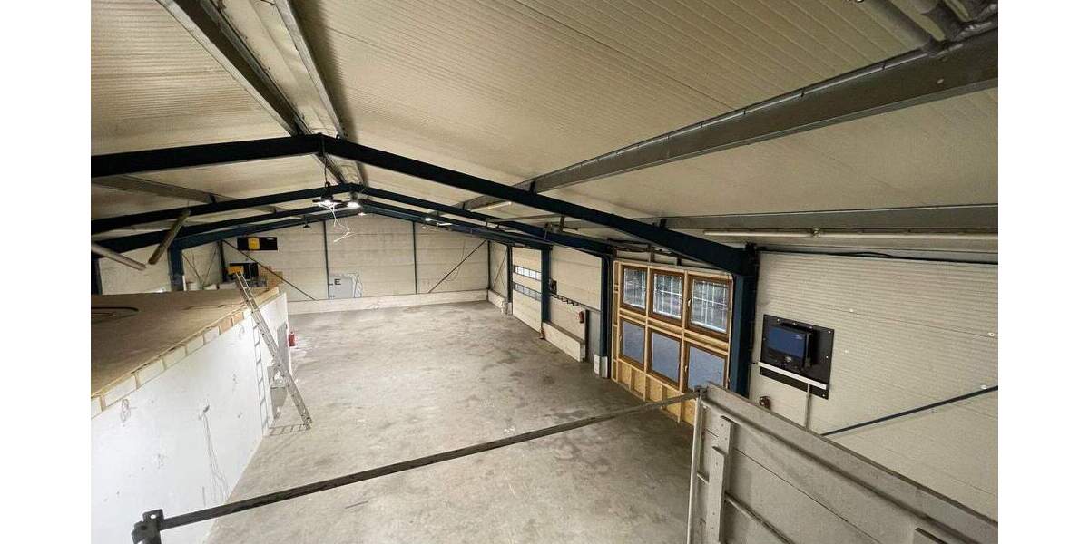 Hochwertige Lager-Produktionshalle, mit modernem und großem Betriebsleiterwohnhaus (provisionsfrei) zimmer