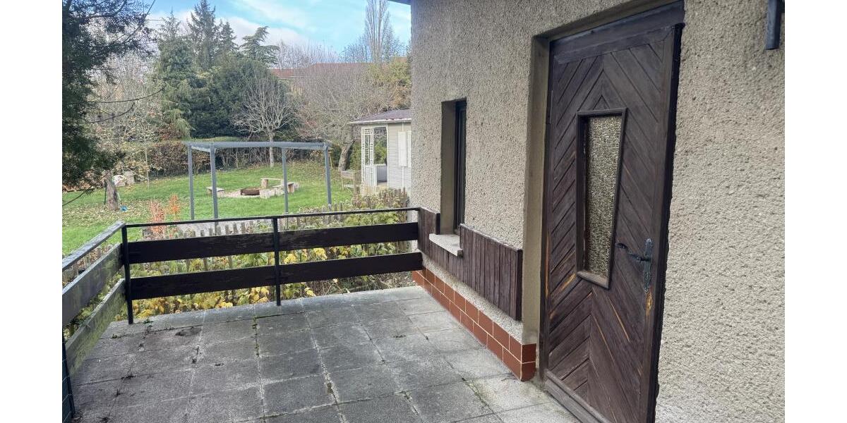 Sehr helle 2 Raum-Whg. mit Ausblick über die Stadt und Garage und *Bungalow auf dem Grundstück - Dachgeschoßwohnung Gera Ostviertel | Angebot:26334867