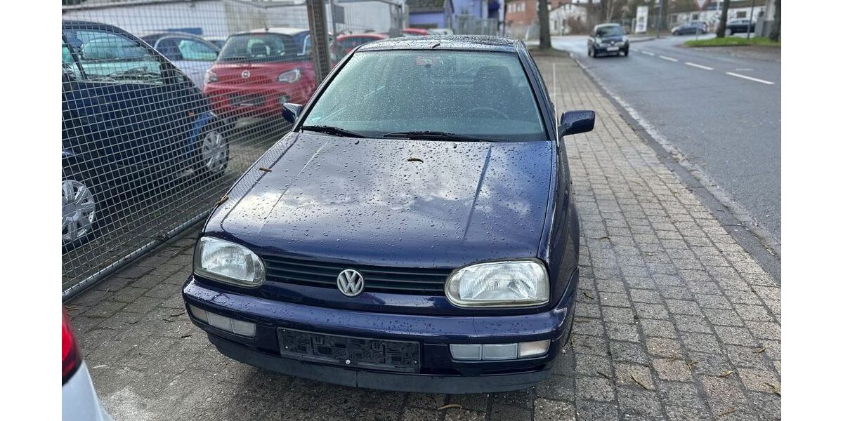 VW Golf 104.000 km 2.400 &euro; Celle 29221