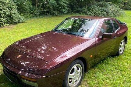 Porsche 944