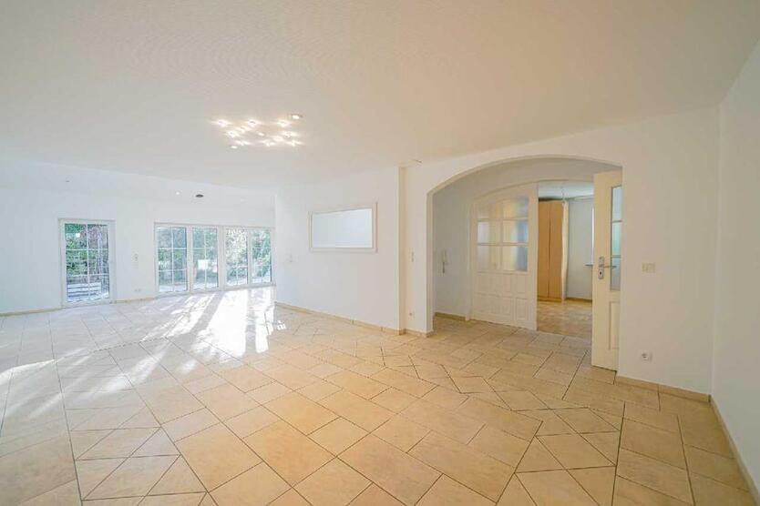 Freistehendes Einfamilienhaus mit Garten und Sonnenbalkon zimmer