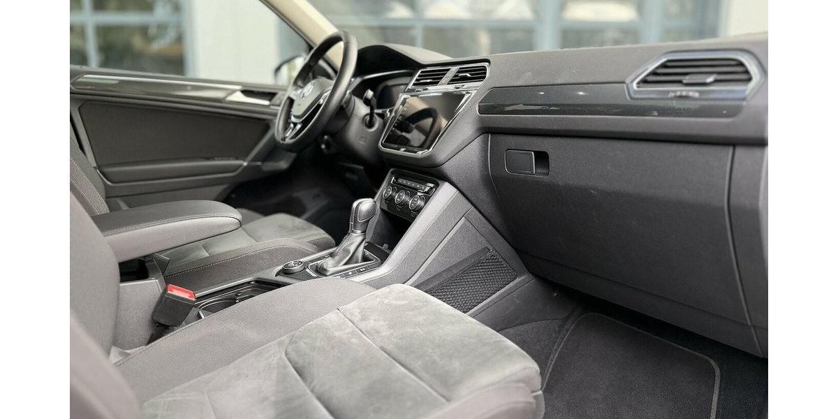 VW Tiguan R-Line / Allrad / Pano / Keyless 84.000 km 33.900 &euro; Mönchengladbach 41066