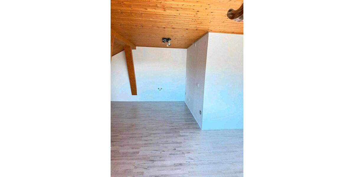 Dachgeschoßwohnung Borken (Hessen) - 3 Zimmer, 108 m&sup2;, 990&euro; | Angebot:26113289