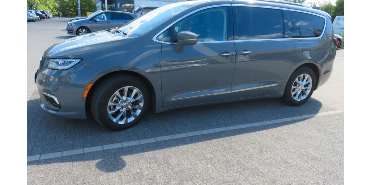 Chrysler Pacifica 67.500 km 33.000 &euro; Berlin 13435